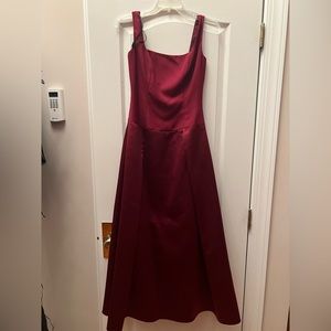 Beautiful maroon formal dress from David’s Bridal. Size 4